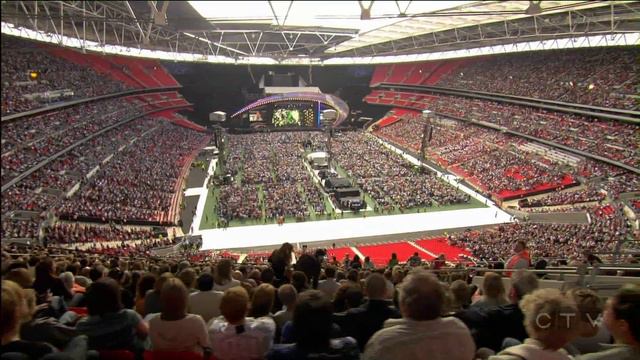 Nelly Furtado - I'm Like A Bird (Concert for Diana) смотреть онлайн