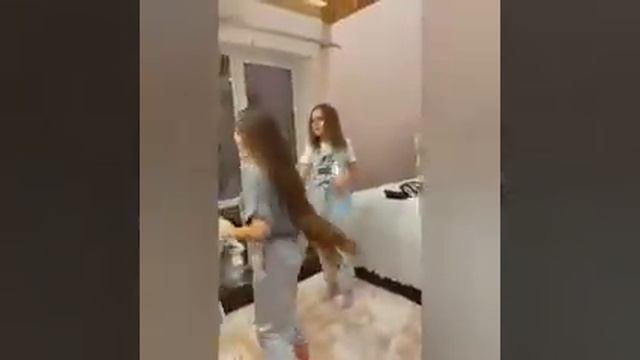 Lady Diana и Кнопа снимают в тик ток\Юнона Коваленко тоже хочет сниматься! смотреть онлайн