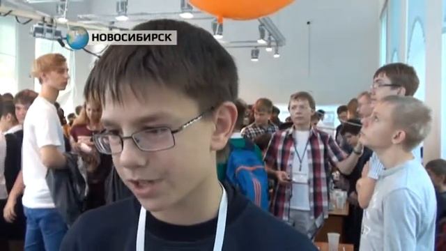 В Новосибирск приехали робот-чайник и робот-трубоход смотреть онлайн