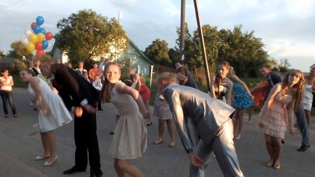 Наш танец на выпускной) Начская школа... смотреть онлайн