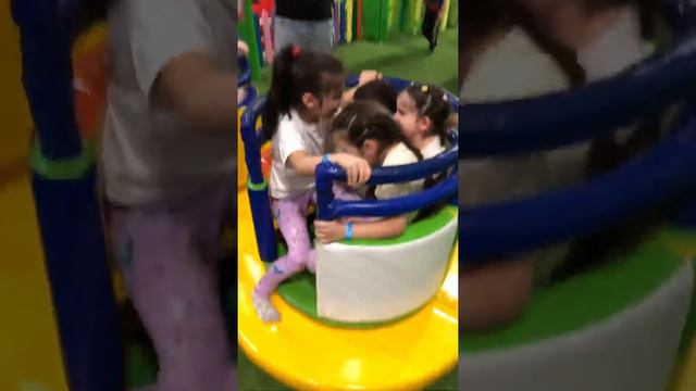 Десткий смех / Счастливое детство / Дети Children / Игровая комната / Волчек Юла / Счастье смотреть онлайн