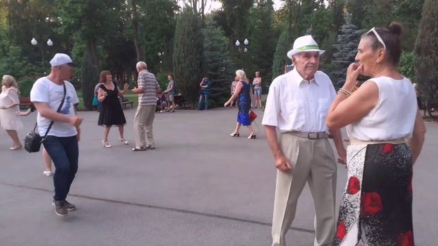 ТИ ЗАПАЛА МЕНI В СЕРЦЕ, ПОЛОНИЛА МОЮ ДУШУ! СЧАСТЛИВЫЕ МОМЕНТЫ ИЗ ПАРКА ГОРЬКОГО ХАРЬКОВ 2021 смотреть онлайн