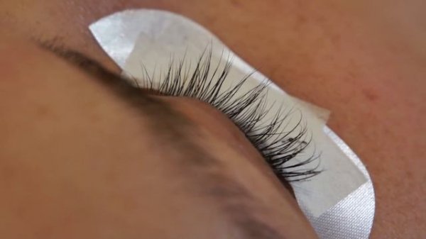 Eyelash Extensions 101 - Application