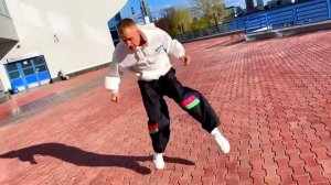 Танец ХипХоп. И поём и пляшем и ушками нашем. Танцуют все.mp4