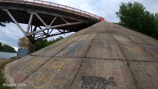 Дед ВДВ как паук тестирует армейские берцы и мост смотреть онлайн