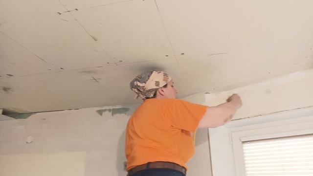 Как поклеить обои над окном смотреть онлайн