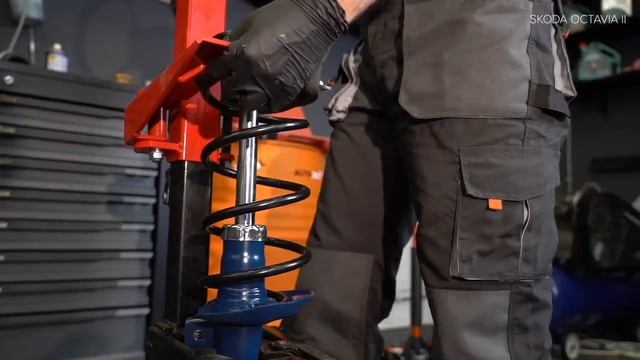 Шкода Октавия А5 Замена амортизаторов передней подвески. Skoda Octavia A5 Replacing Shock Absorbers