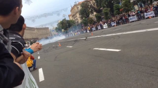 Дрифт Монстр на Крещатике смотреть онлайн