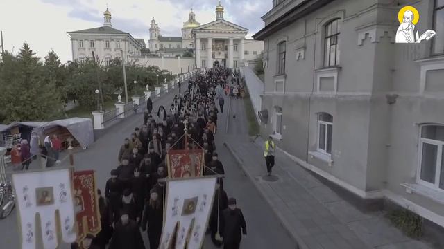 Крестая хода из Почаевской Лавры – съёмки с воздуха смотреть онлайн