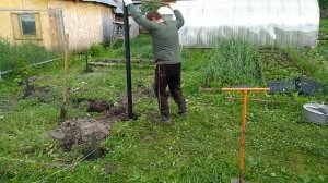Винтовые сваи закрутить в ручную одному ВОЗМОЖНО !!! Screw the piles manually one by one.