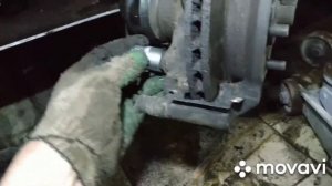 Ниссан Альмера замена передних амортизаторов и передних тормозных дисков и колодок