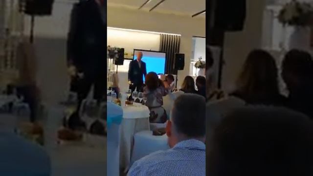 Папа поёт на свадьбе дочери смотреть онлайн