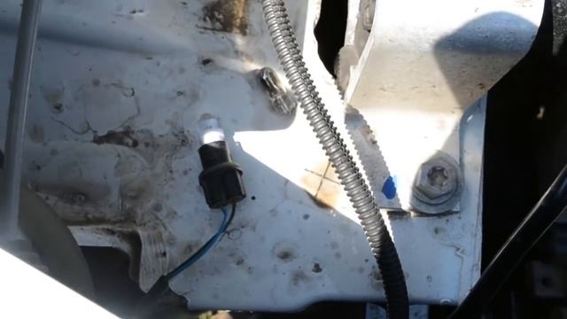 Замена ламп передних габаритов на Рено Логан. смотреть онлайн