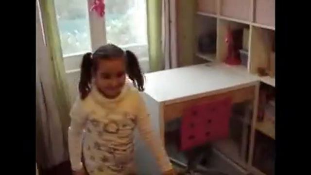 Matilde canta "Le galline intelligenti... ma sgrammaticate!" - 55° Zecchino d'Oro 2012 смотреть онлайн