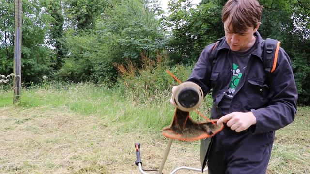 Sthil FS111 AutoCut strimmer review including restringing + unexpected surprise while demoing it!!! смотреть онлайн