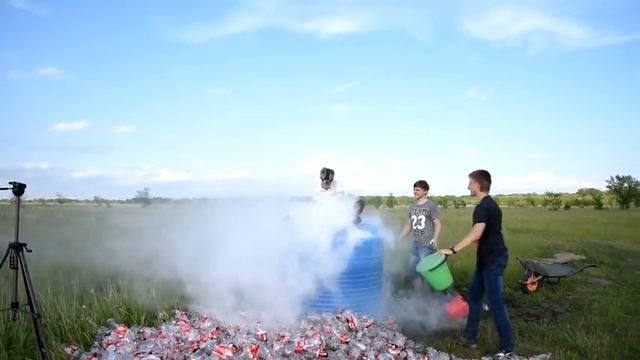 1000 Литров Кока Кола + Ментос/1000 liter of koka kola + mentos смотреть онлайн