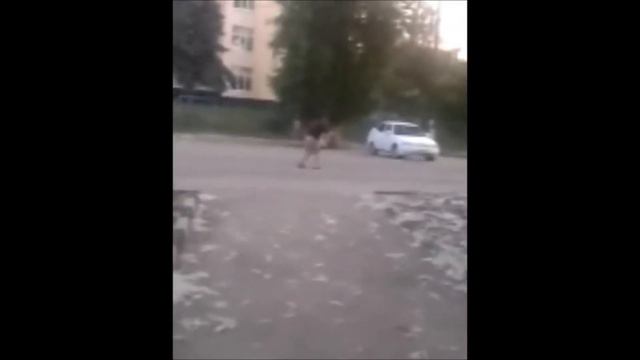 Мужик пляшет на дороге! смотреть онлайн