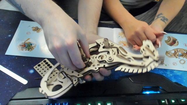 Собираем коня-механоида #UGears, вместе с командой модерации, часть 2