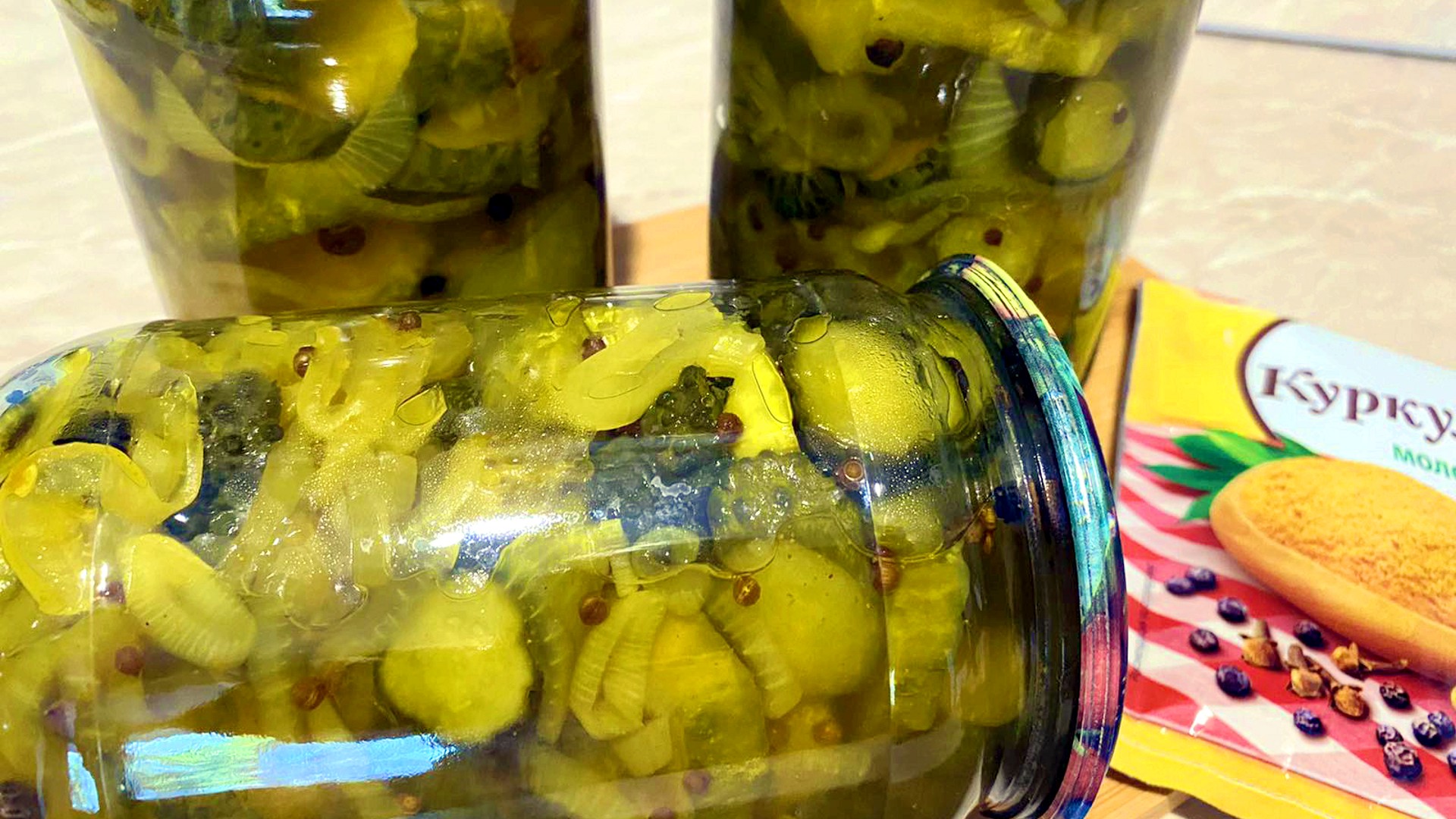 НОВИНКА! ХРУСТЯЩИЕ ОГУРЦЫ С КУРКУМОЙ НА ЗИМУ. Хоть 30 банок закрой.mp4