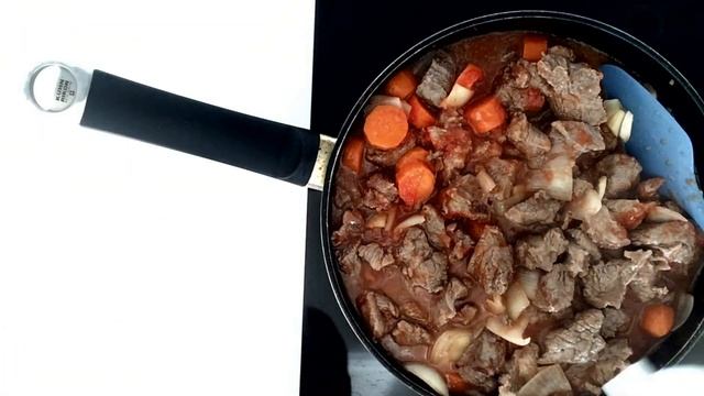 Гуляш из говядины. Классика жанра! Получится на 100%! Простой рецепт тушеного мяса с подливкой. смотреть онлайн