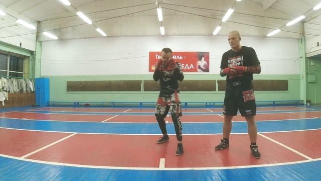 Кикбоксинг. Передвижения в кикбоксинге. смотреть онлайн