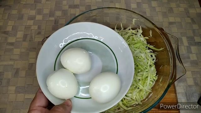 С таким соусом Ваш салат будет ещё вкуснее. Рецепт лёгкого салата с капустой. смотреть онлайн