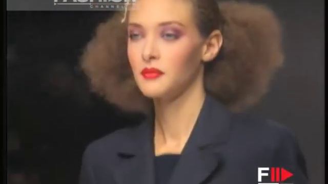 "Valentino" Spring Summer 1995 Paris 3 of 9 pret a porter woman by FashionChannel смотреть онлайн