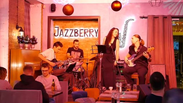 Caravan смотреть онлайн