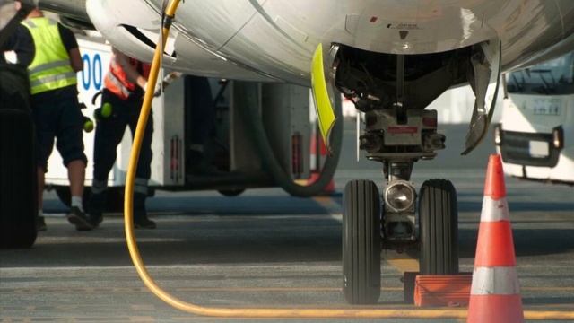 ❓Сколько топлива заправляют в самолёт? | How Much Fuel Is Refuelling On The Plane?