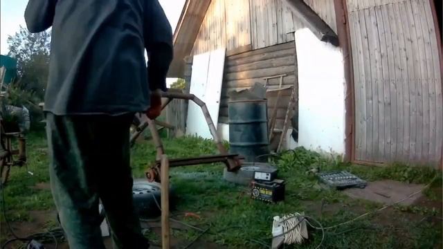 Прибрались на участке, нашли забытую самоделку!Телега для транспортировки бревен. Что было дальше? смотреть онлайн