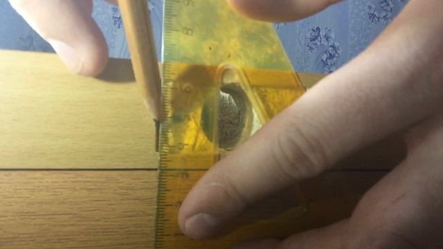 Как починить межкомнатную дверь самому? Заделывать дыру в двери не стоит! Проще поменять! смотреть онлайн