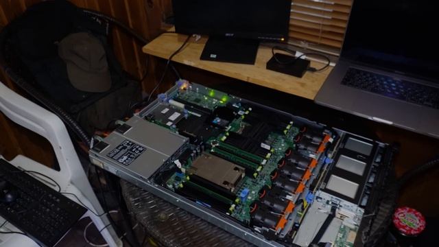 Серверные движения / dell poweredge r630 / Небольшой апгрейд (часть3) смотреть онлайн