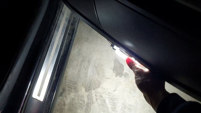 INSTALLATION ÉCLAIRAGE?DE BAS DE PORTE À LED ?♂️ DANS MON AUDI A8 ‼️ смотреть онлайн