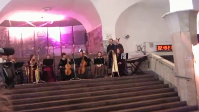 Музыка в метро 2013. Из оперы "Королева фей" смотреть онлайн