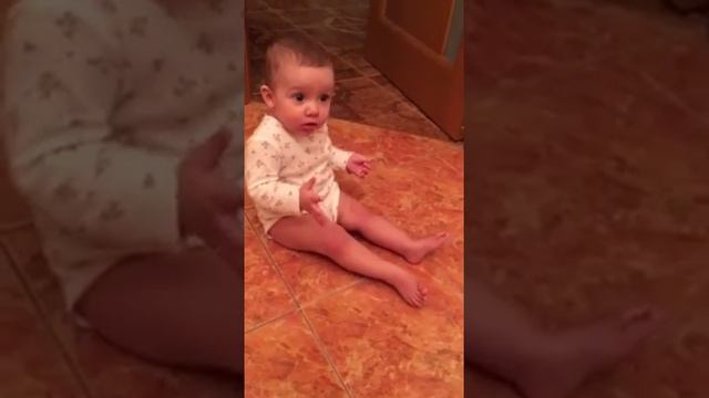 Ребенок разговаривает смотреть онлайн