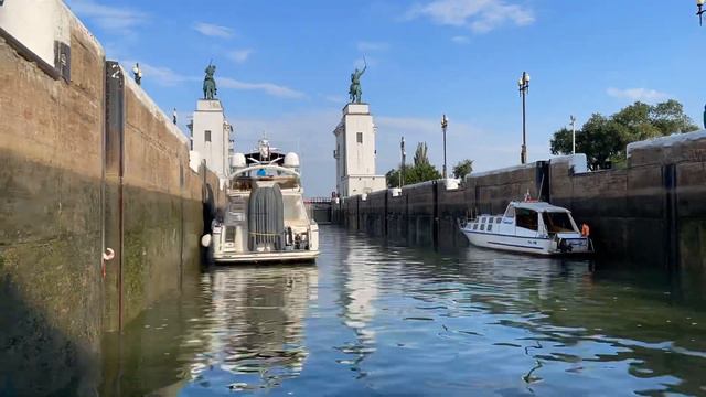 Таймлапс прохождение шлюза в Волго-Донском канале с другими маломерными судами смотреть онлайн
