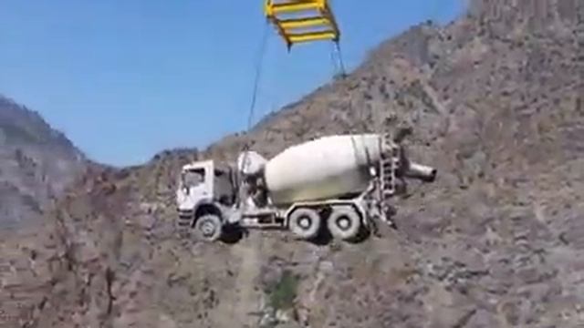 OLMAZ DEMEYİN İŞTE TÜRK YAPIMI UÇAN MİKSER смотреть онлайн