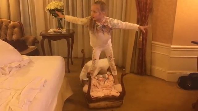 Дурачюсь в одном из отелей Львова. смотреть онлайн