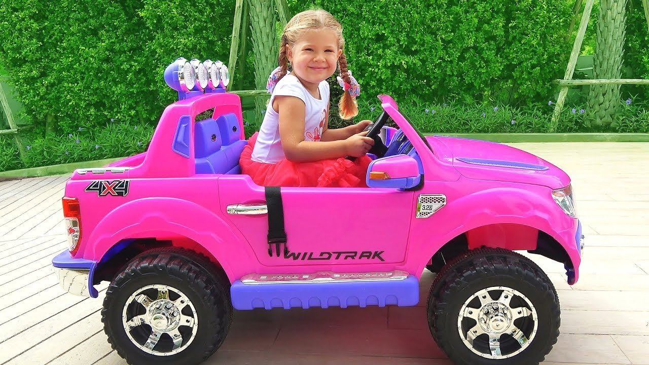 Roma Helps Diana, Kids Pretend Play With Toys Compilation