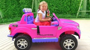 Roma helps Diana, Kids pretend play with toys compilation