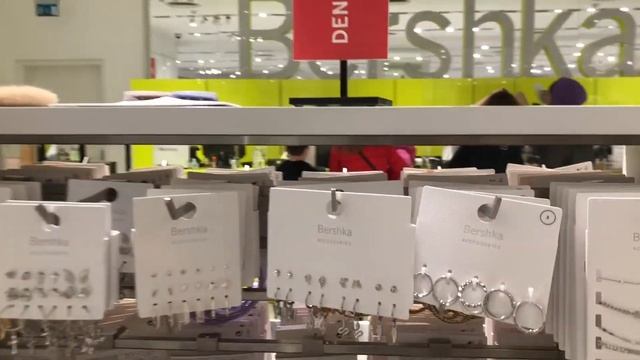 Büyük İnditex İndirim ALIŞVERİŞİ - BERSHKA - İNDİRİMDEKİ TÜM ÜRÜNLER - Mağaza Turu смотреть онлайн