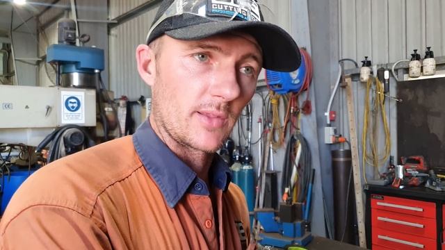 Repair BROKEN Cast Iron Cylinder Gland | Flame Spray Welding смотреть онлайн