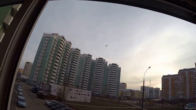 Запуск квадрокоптера с балкона / quadrocopter run out of the window смотреть онлайн