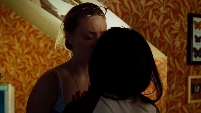 Megan Fox and Amanda Seyfried in Jennifer's Body смотреть онлайн