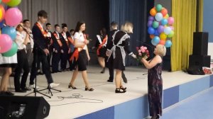 СУПЕР-ПОЗДРАВЛЕНИЕ  КЛАССНОМУ РУКОВОДИТЕЛЮ  НА ПОСЛЕДНЕМ ЗВОНКЕ ! Такого вы ещё не видели.