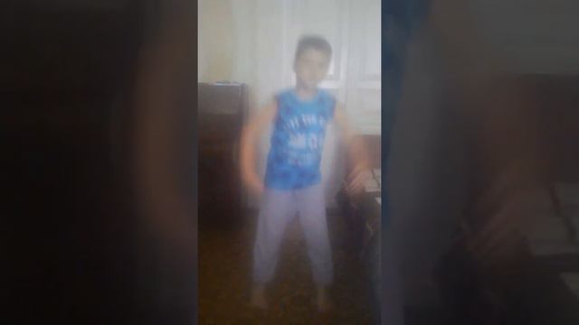 Я танцую под музыку Амонг ас🎶🎥🎧 смотреть онлайн