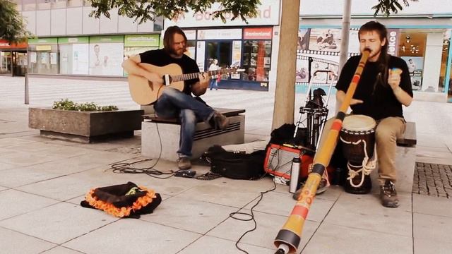 Busking Caravan - Didgeridoo & guitar improvisation смотреть онлайн