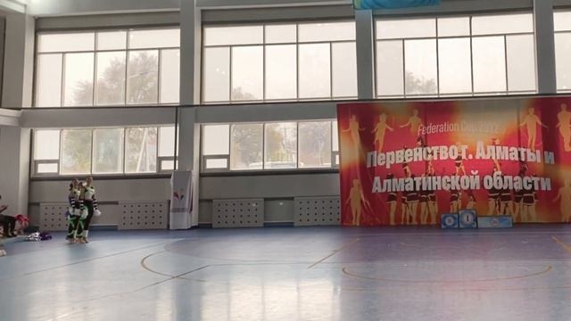 VLOG: ЧЕРЛИДИНГ В КАЗАХСТАНЕ | мои первые соревнования, первое место^_^ смотреть онлайн