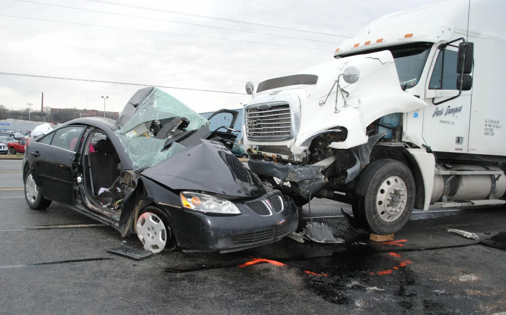 Подборка аварий и ДТП со всего мира снятых на камеры и видеорегистраторы. смотреть онлайн