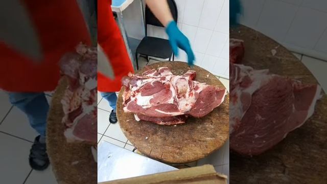 разделка заднего части говядины от профессионального рубщика? #мясо #говядина #рекомендации смотреть онлайн